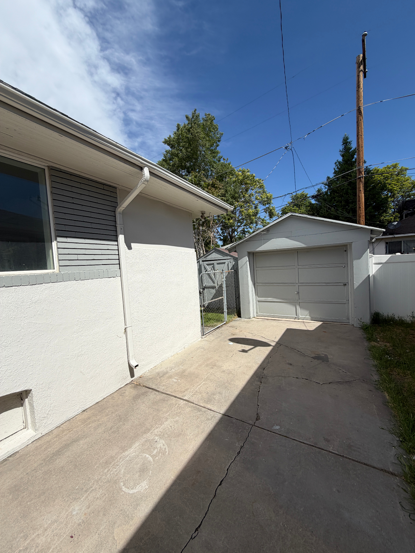 Detached garage and driveway